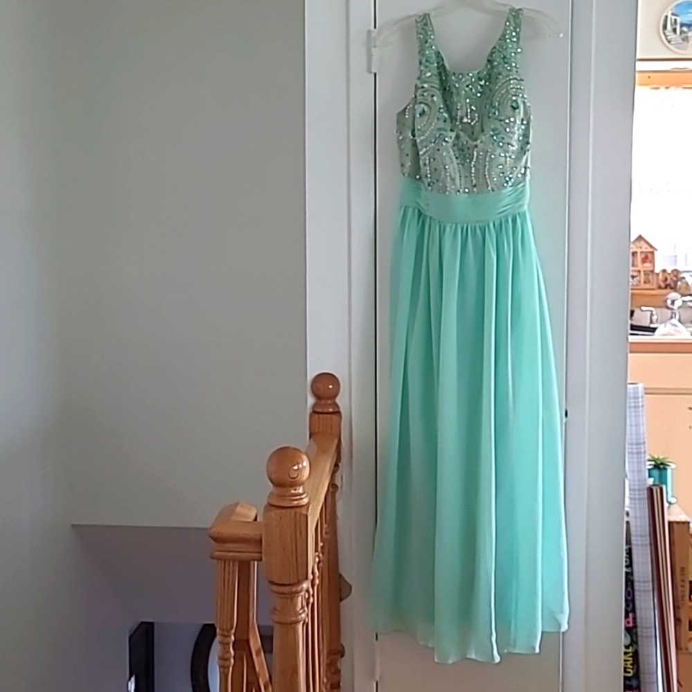 Light in the Box Chiffon evening gown size 16w mint green with rhinestones
